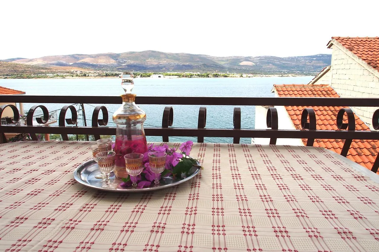 Apartments Ancica Trogir 0*,